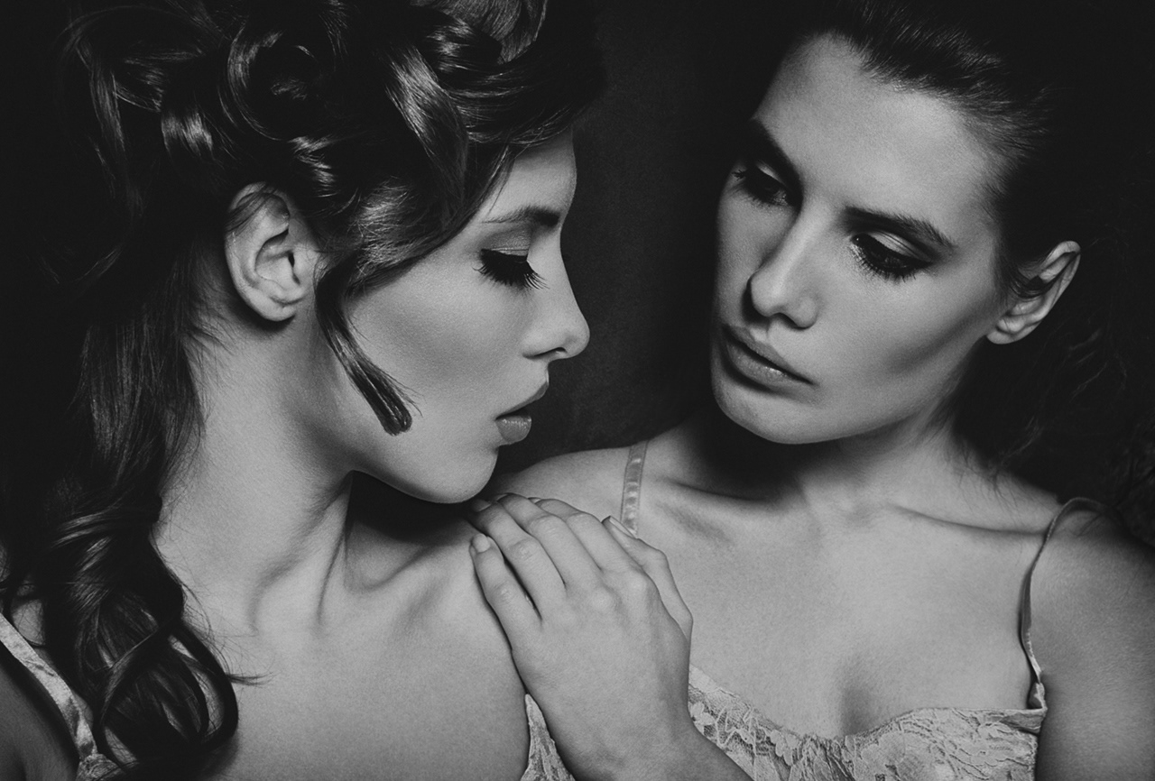 Twins - Fall/Make Up Trendy Magazine
